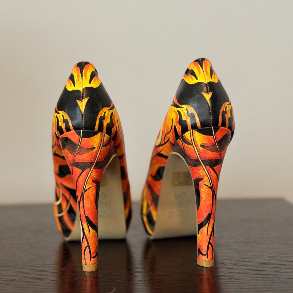 ! NWT - In Box - Iron Fist Tiger's Eye Closed Toed Platform Heels ! - Picture 4 of 6
